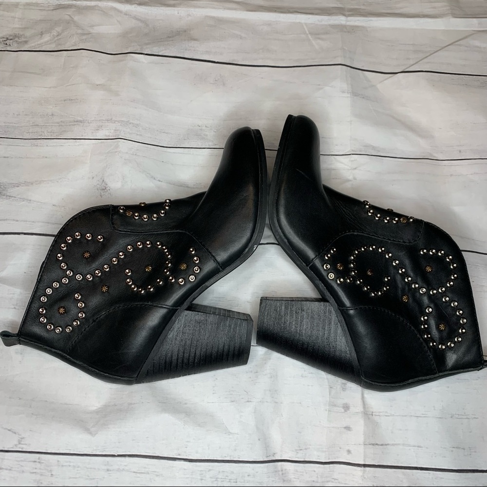 Steve Madden Awsum Black Ankle Boots Studs Leather Size 10 - Picture 3 of 10